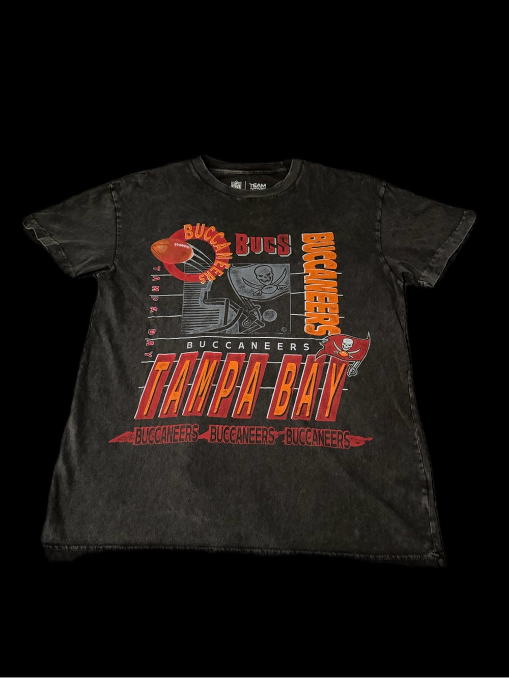 Tampa Bay Buccaneers Abercrombie & Fitch Graphic Tee (Faded Black Size Large)
